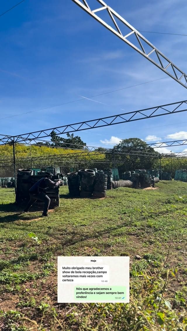Jogador saindo do campo após a partida